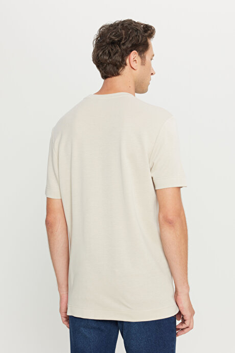 Slim Fit Dar Kesim Bisiklet Yaka Esnek Bej Tişört resmi