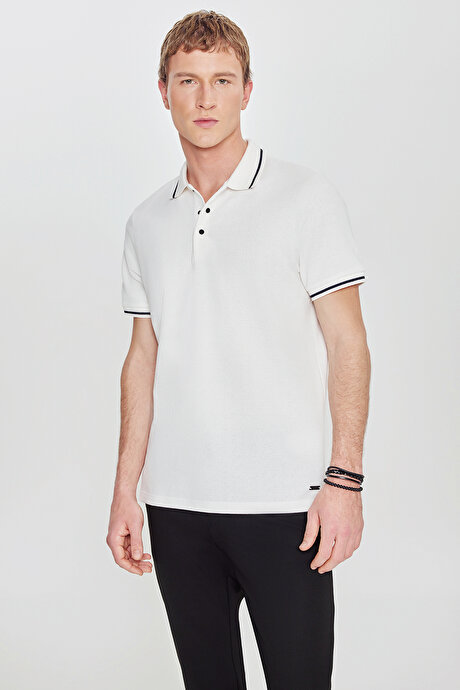 Pamuklu Slim Fit Dar Kesim Polo Yaka Jakarlı Esnek Ekru Tişört resmi