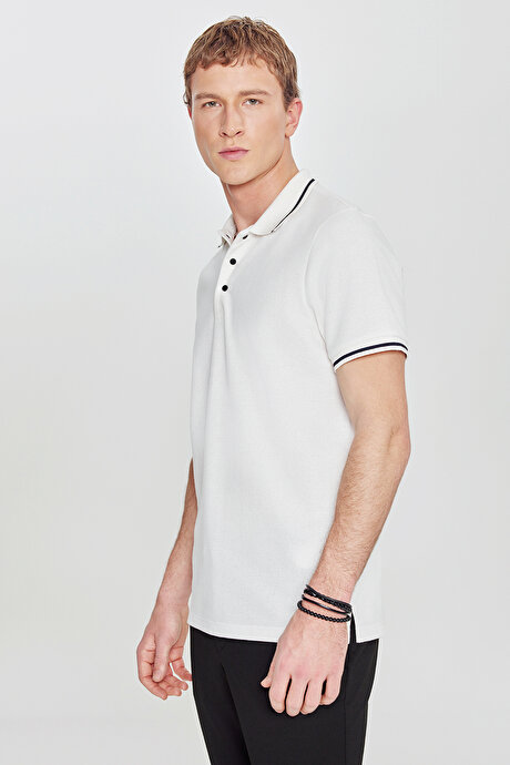 Pamuklu Slim Fit Dar Kesim Polo Yaka Jakarlı Esnek Ekru Tişört resmi