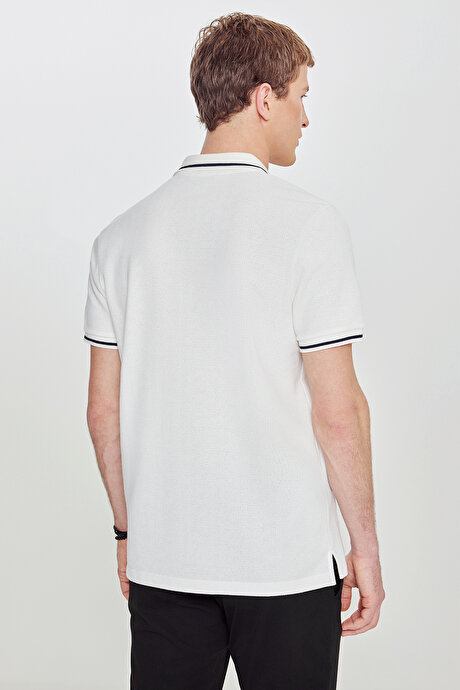Pamuklu Slim Fit Dar Kesim Polo Yaka Jakarlı Esnek Ekru Tişört resmi