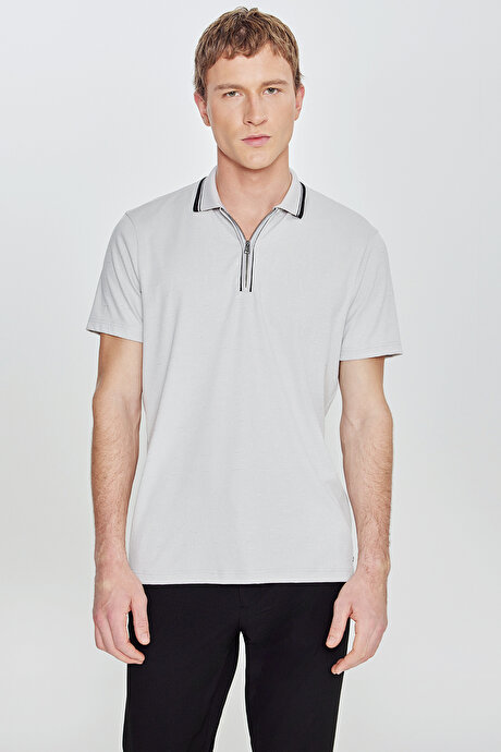 Slim Fit Dar Kesim Polo Yaka Jakarlı Esnek Açık Gri Tişört resmi