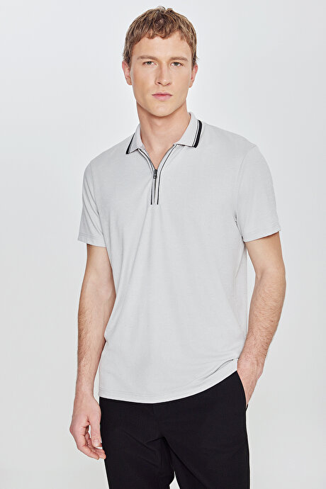 Slim Fit Dar Kesim Polo Yaka Jakarlı Esnek Açık Gri Tişört resmi