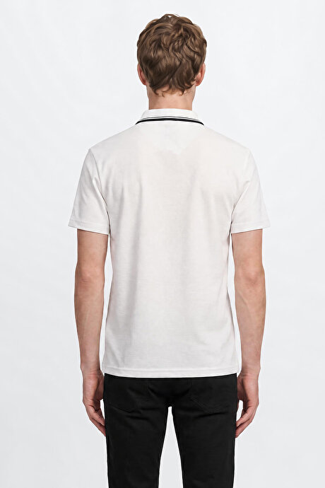 Slim Fit Dar Kesim Polo Yaka Jakarlı Esnek Ekru Tişört resmi