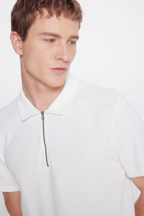 %100 Pamuk Slim Fit Dar Kesim Polo Yaka Jakarlı Ekru Tişört resmi