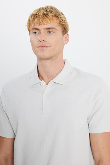 %100 Pamuk Slim Fit Dar Kesim Polo Yaka Jakarlı Ekru Tişört resmi