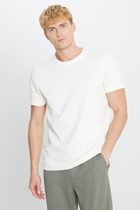 %100 Pamuk Slim Fit Dar Kesim Bisiklet Yaka Jakarlı Ekru Tişört resmi