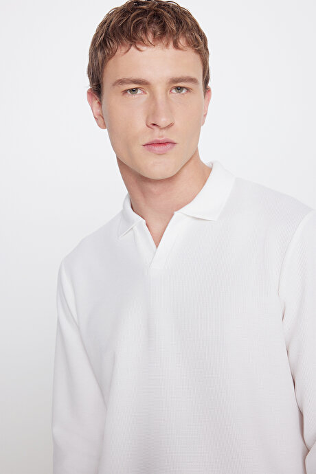 Slim Fit Dar Kesim Polo Yaka Jakarlı Esnek Ekru Uzun Kollu Tişört resmi