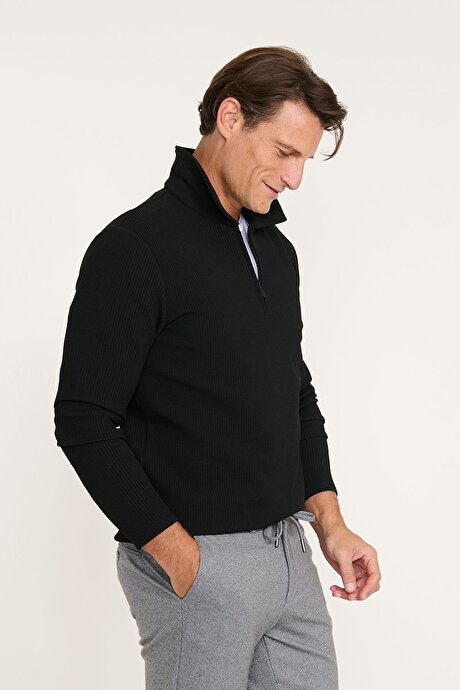 Standart Fit Normal Kesim Polo Yaka Jakarlı Siyah Uzun Kollu Tişört resmi