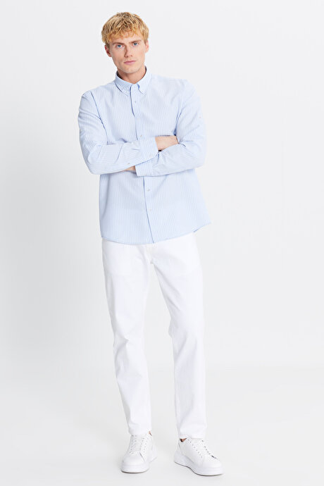 Tailored Slim Fit Dar Kesim Düğmeli Yaka Gofre Desenli Açık Mavi Gömlek resmi