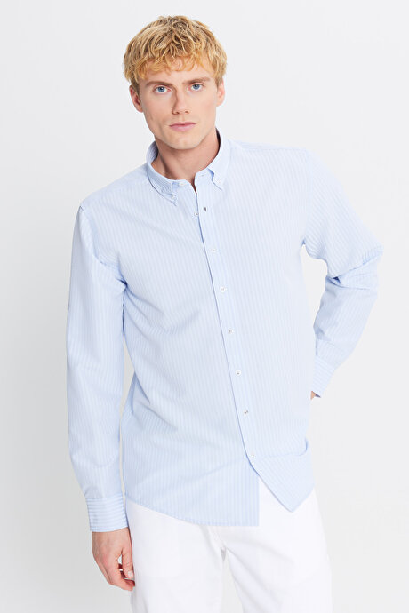 Tailored Slim Fit Dar Kesim Düğmeli Yaka Gofre Desenli Açık Mavi Gömlek resmi