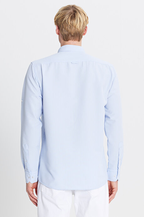 Tailored Slim Fit Dar Kesim Düğmeli Yaka Gofre Desenli Açık Mavi Gömlek resmi