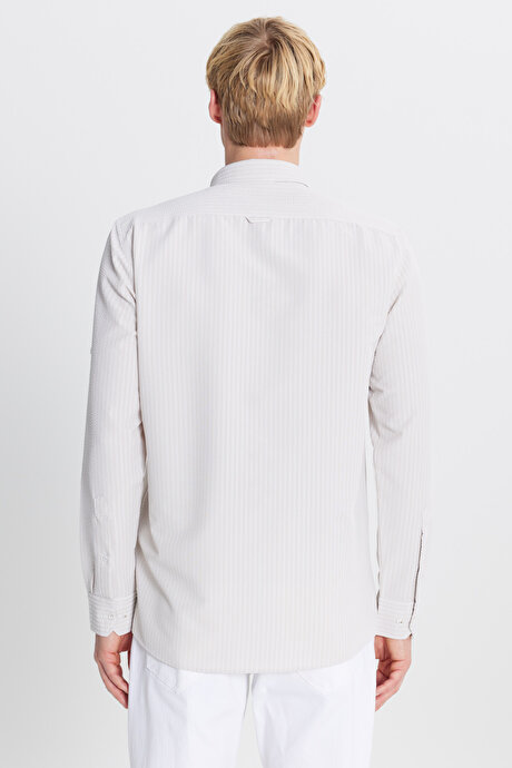 Tailored Slim Fit Dar Kesim Düğmeli Yaka Gofre Desenli Bej Gömlek resmi