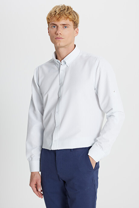 Tailored Slim Fit Dar Kesim Düğmeli Yaka Gofre Desenli Beyaz Gömlek resmi