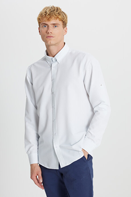 Tailored Slim Fit Dar Kesim Düğmeli Yaka Gofre Desenli Beyaz Gömlek resmi