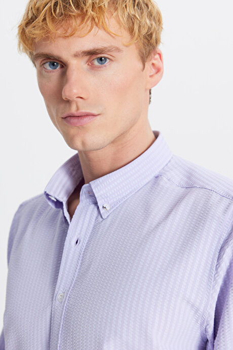 Tailored Slim Fit Dar Kesim Düğmeli Yaka Gofre Desenli Lila Gömlek resmi