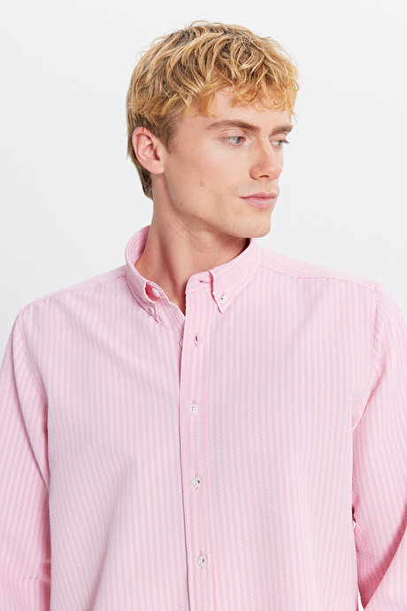Tailored Slim Fit Dar Kesim Düğmeli Yaka Gofre Desenli Pembe Gömlek resmi