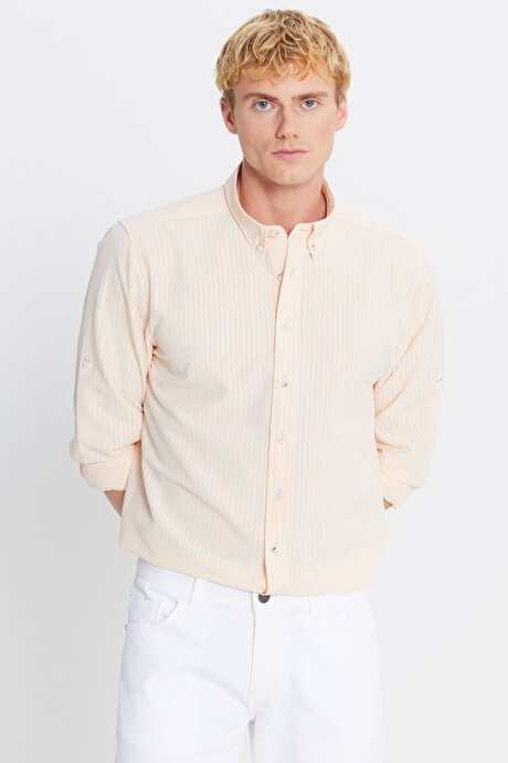 Tailored Slim Fit Dar Kesim Düğmeli Yaka Gofre Desenli Yavruağzı Gömlek resmi