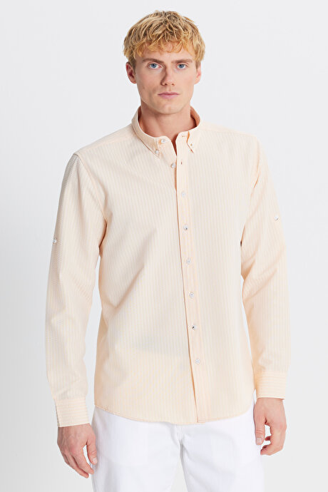 Tailored Slim Fit Dar Kesim Düğmeli Yaka Gofre Desenli Yavruağzı Gömlek resmi