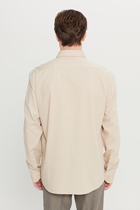 Comfort Fit Rahat Kesim Düğmeli Yaka Kadife Bej Gömlek resmi