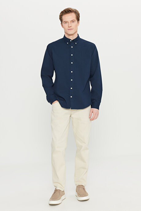 Comfort Fit Rahat Kesim Düğmeli Yaka Kadife Lacivert Gömlek resmi