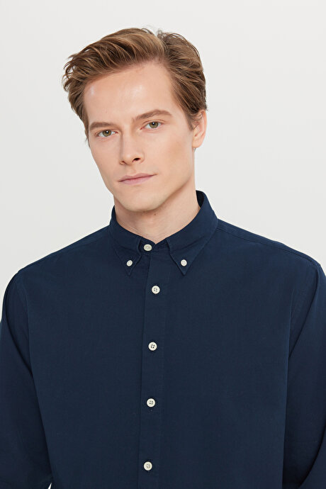 Comfort Fit Rahat Kesim Düğmeli Yaka Kadife Lacivert Gömlek resmi