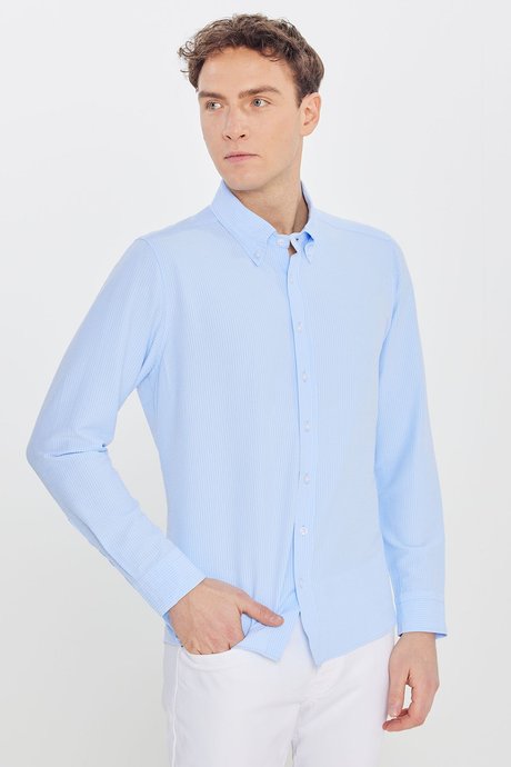 Slim Fit Dar Kesim Düğmeli Yaka Gofre Desenli Açık Mavi Gömlek resmi