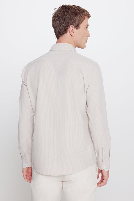 Slim Fit Dar Kesim Düğmeli Yaka Gofre Desenli Bej Gömlek resmi