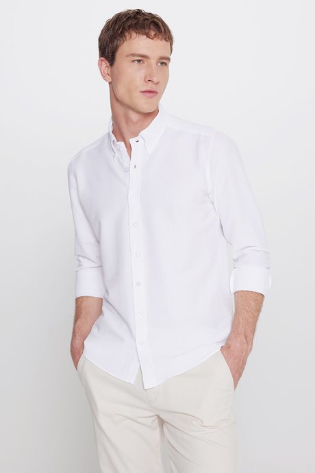 Slim Fit Dar Kesim Düğmeli Yaka Gofre Desenli Beyaz Gömlek resmi