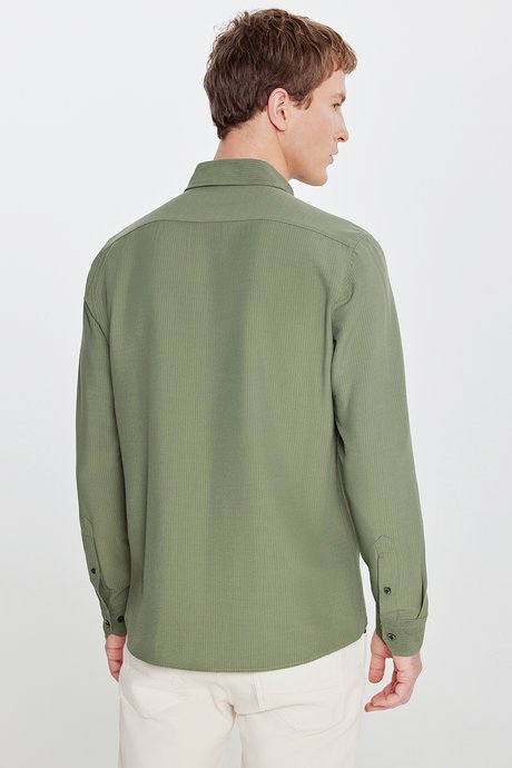Slim Fit Dar Kesim Düğmeli Yaka Gofre Desenli Haki Gömlek resmi