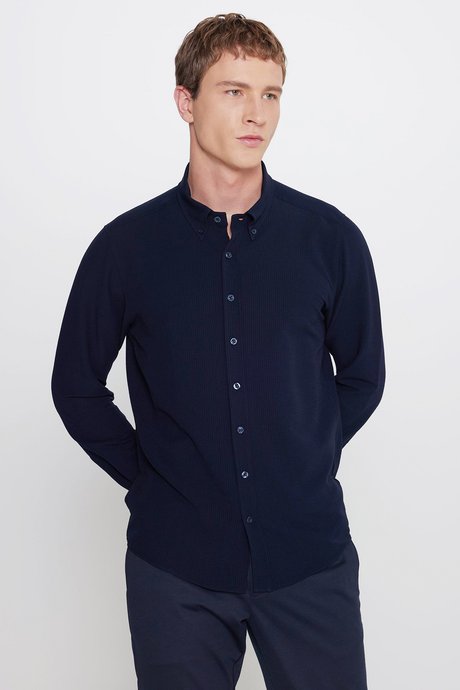 Slim Fit Dar Kesim Düğmeli Yaka Gofre Desenli Lacivert Gömlek resmi