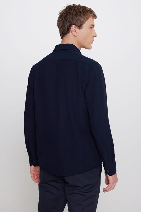 Slim Fit Dar Kesim Düğmeli Yaka Gofre Desenli Lacivert Gömlek resmi