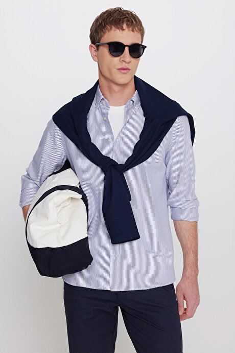 Pamuklu Slim Fit Dar Kesim Düğmeli Yaka Çizgili Beyaz-Lacivert Gömlek resmi