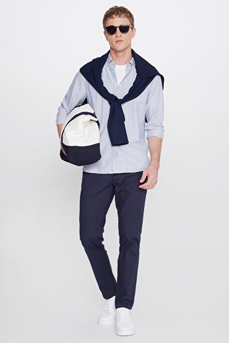 Pamuklu Slim Fit Dar Kesim Düğmeli Yaka Çizgili Beyaz-Lacivert Gömlek resmi