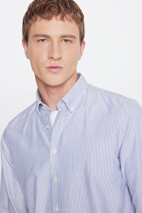 Pamuklu Slim Fit Dar Kesim Düğmeli Yaka Çizgili Beyaz-Lacivert Gömlek resmi