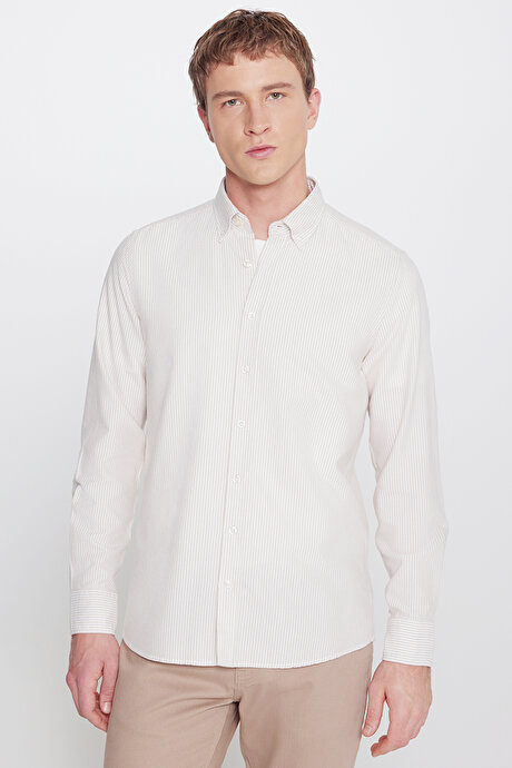 Pamuklu Slim Fit Dar Kesim Düğmeli Yaka Çizgili Beyaz-Bej Gömlek resmi