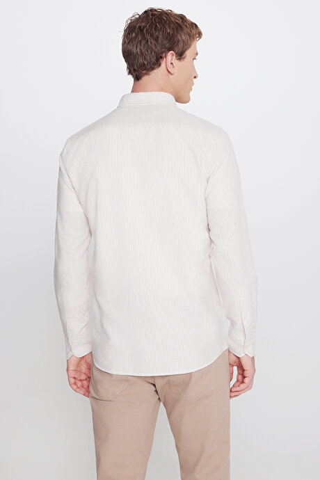 Pamuklu Slim Fit Dar Kesim Düğmeli Yaka Çizgili Beyaz-Bej Gömlek resmi