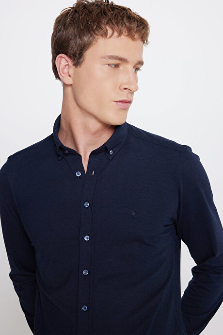 360 Her Yöne Esneyen Pamuklu Tailored Slim Fit Dar Kesim Düğmeli Yaka Örme Lacivert Gömlek resmi