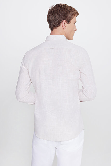 Slim Fit Dar Kesim Düğmeli Yaka Armürlü Bej Gömlek resmi