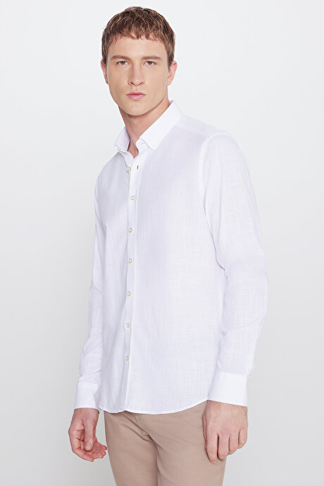 Slim Fit Dar Kesim Düğmeli Yaka Armürlü Beyaz Gömlek resmi