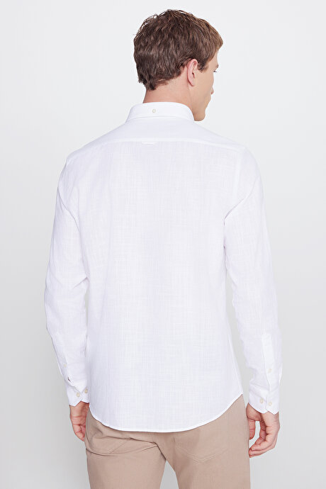 Slim Fit Dar Kesim Düğmeli Yaka Armürlü Beyaz Gömlek resmi