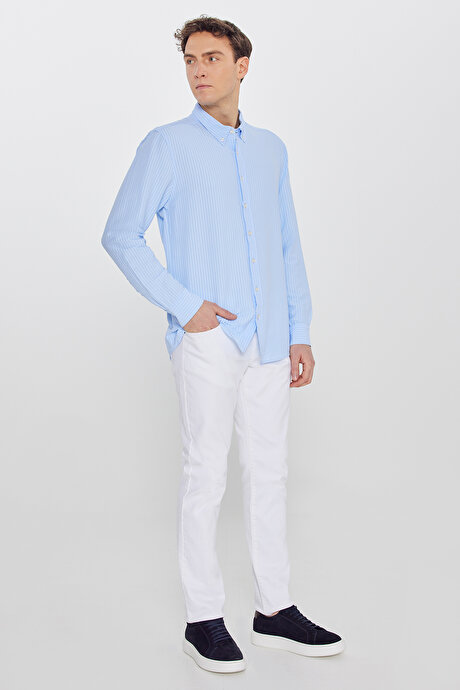 Tailored Slim Fit Dar Kesim Düğmeli Yaka Gofre Desenli Travel Mavi Gömlek resmi