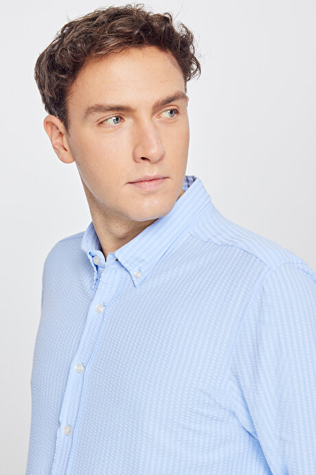 Tailored Slim Fit Dar Kesim Düğmeli Yaka Gofre Desenli Travel Mavi Gömlek resmi