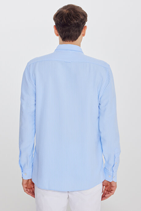 Tailored Slim Fit Dar Kesim Düğmeli Yaka Gofre Desenli Travel Mavi Gömlek resmi