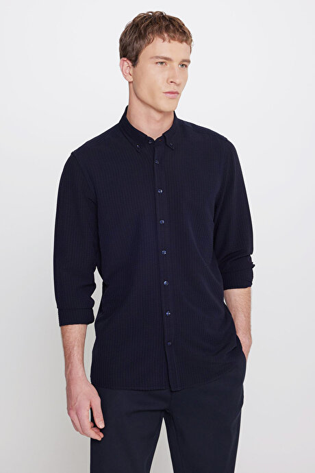 Tailored Slim Fit Dar Kesim Düğmeli Yaka Gofre Desenli Travel Siyah Gömlek resmi