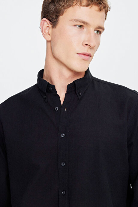 Pamuklu Keten Comfort Fit Düğmeli Yaka Çizgili Siyah Gömlek resmi