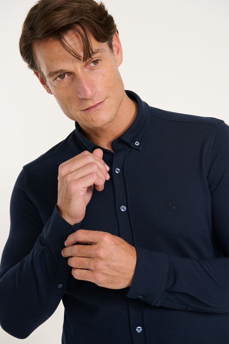 Pamuklu Slim Fit Dar Kesim Düğmeli Yaka Örme Lacivert Gömlek resmi