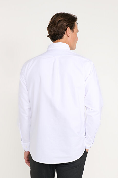 %100 Pamuk Comfort Fit Rahat Kesim Düğmeli Yaka Oxford Beyaz Gömlek resmi