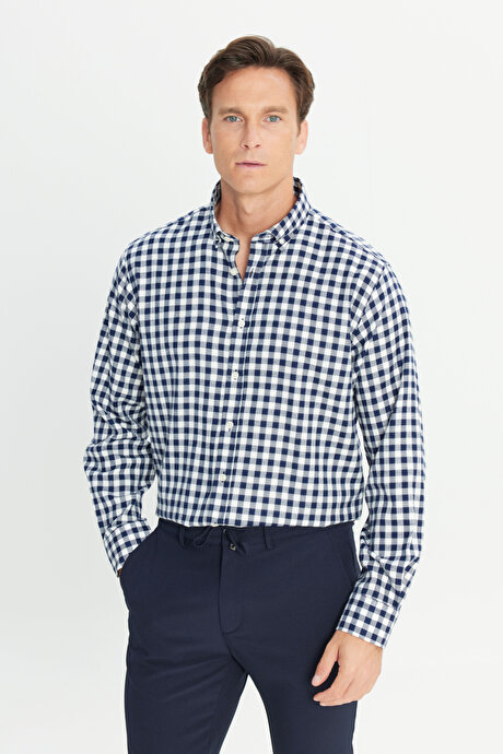 Pamuklu Flanel Comfort Fit Rahat Kesim Düğmeli Yaka Kareli Lacivert-Beyaz Gömlek resmi