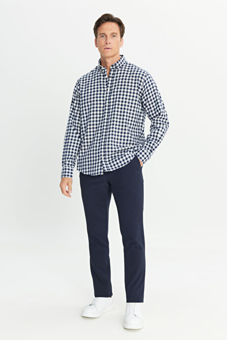 Pamuklu Flanel Comfort Fit Rahat Kesim Düğmeli Yaka Kareli Lacivert-Beyaz Gömlek resmi