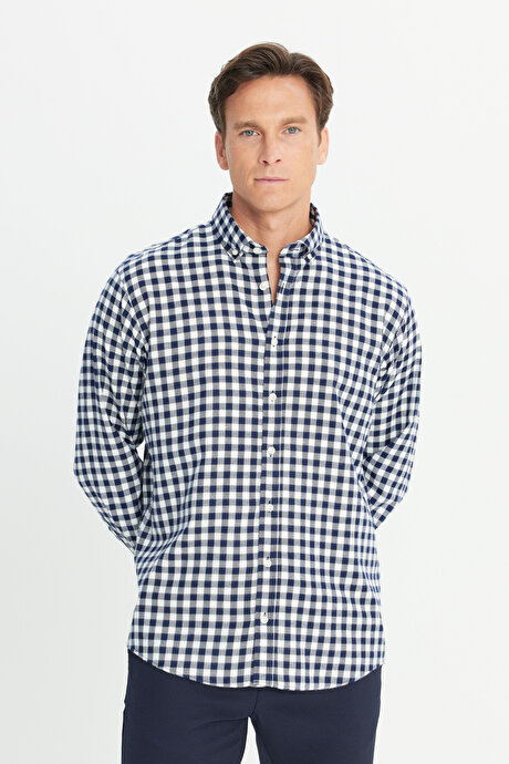 Pamuklu Flanel Comfort Fit Rahat Kesim Düğmeli Yaka Kareli Lacivert-Beyaz Gömlek resmi